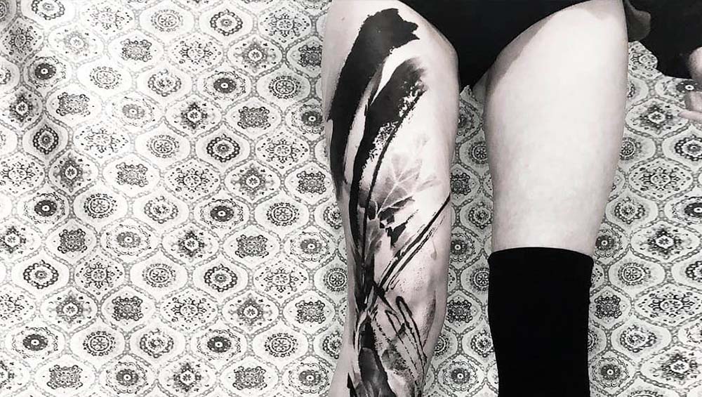 Мастерство черно-белой татуировки: когда форма и контраст создают искусство.