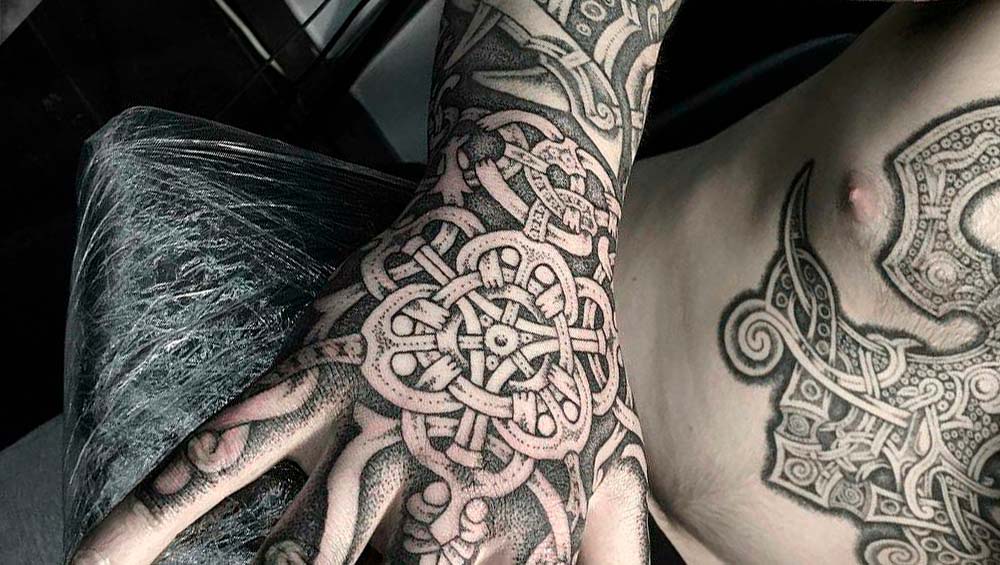 Кельтская Эстетика: Создайте загадочные образы с использованием техник и мотивов Кельтского Стиля в татуировках.