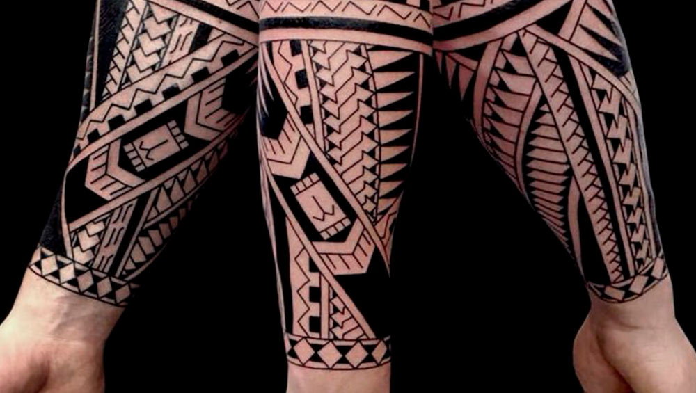 Техническое мастерство и культурное богатство: как этническая татуировка объединяет традиционные элементы с современным техническим искусством.