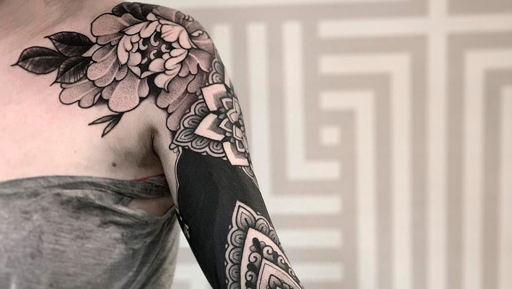 Орнаментальная татуировка: искусство узоров, где геометрия и креативность сочетаются в изысканных композициях на вашей коже.