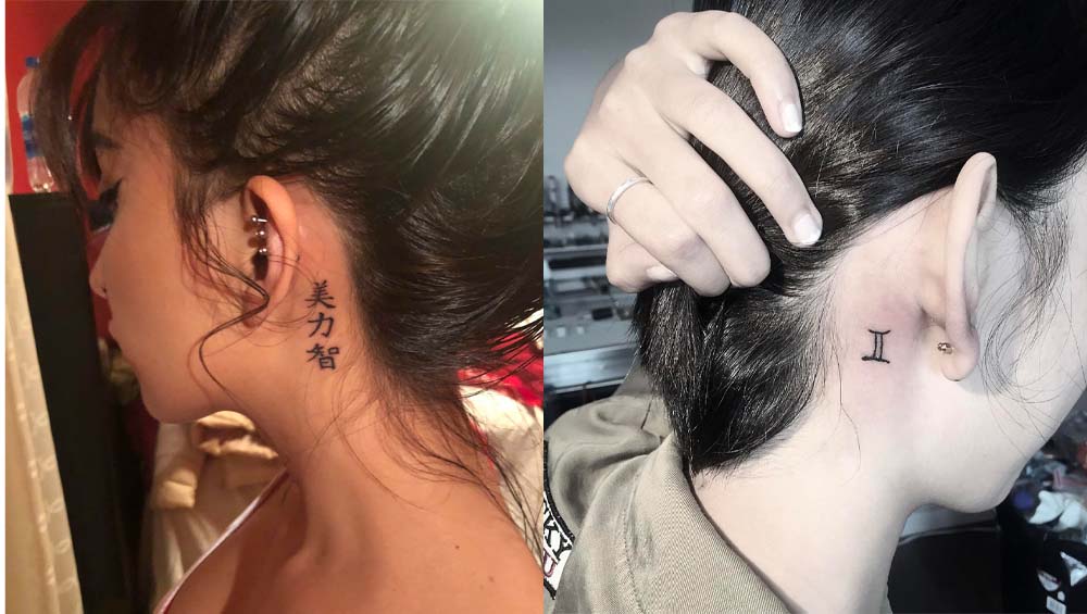 Женщина с татуировкой за ухом в виде иероглифа