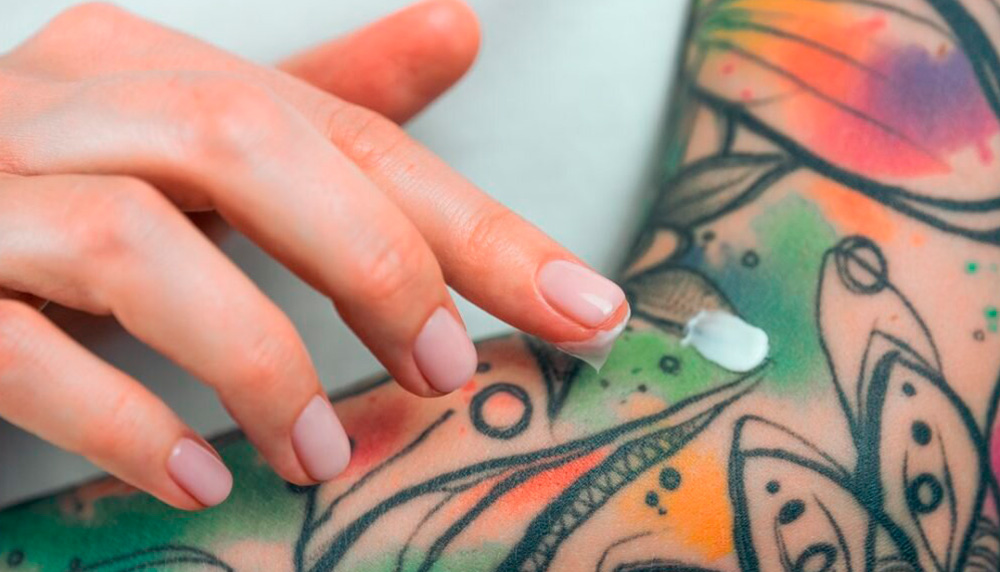 Татуировка - это ответственность: как правильно ухаживать за своей кожей после сеанса татуировки