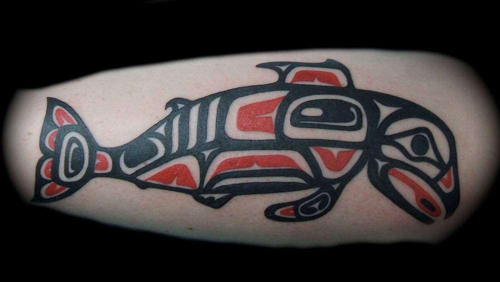 Полезные советы по уходу за татуировкой в стиле хайда, основанном на древнем искусстве индейцев Северной Америки.