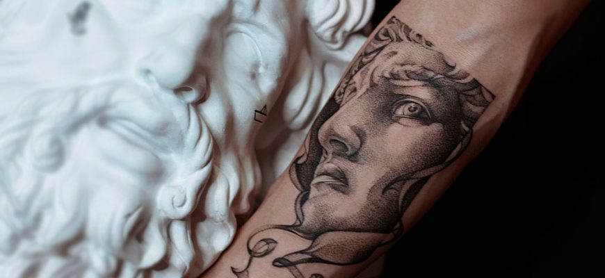 Татуировки Stonework: каменная текстура и реалистичные детали на коже.
